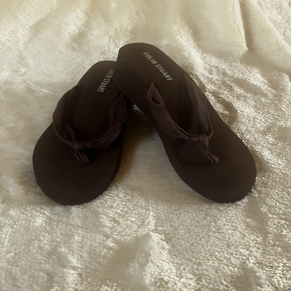 NWOT flippys Sz 7